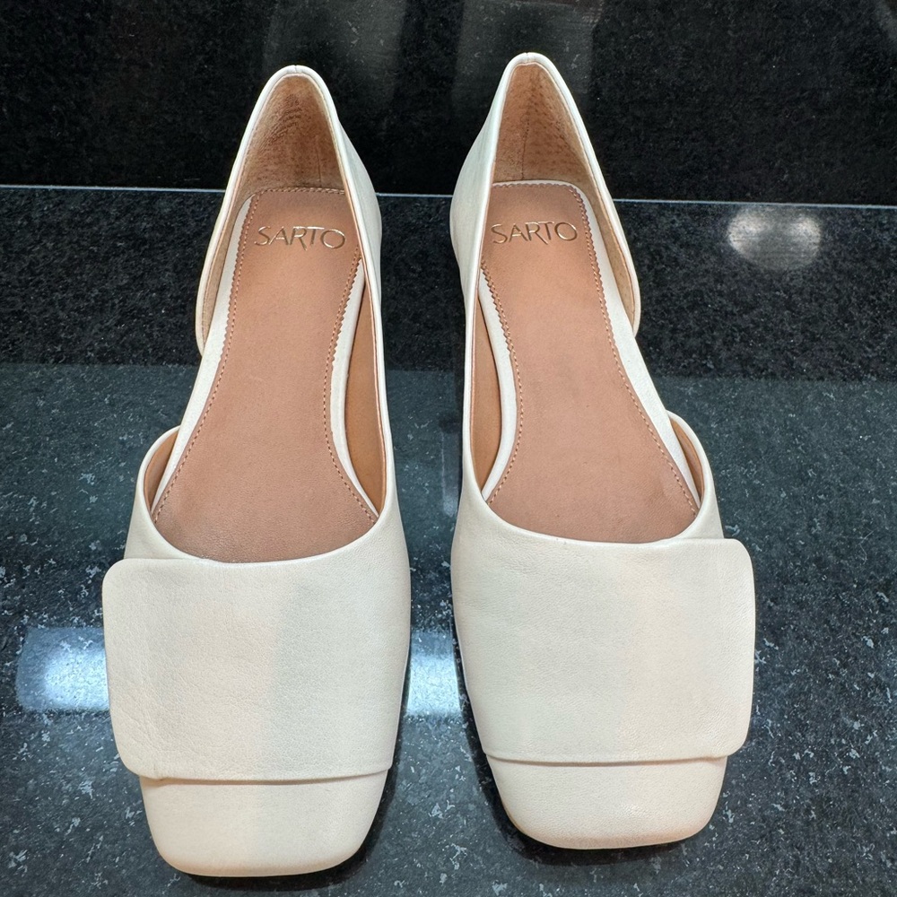 Franco Sarto Women's Cream Square-Toe Shoes Flats 7